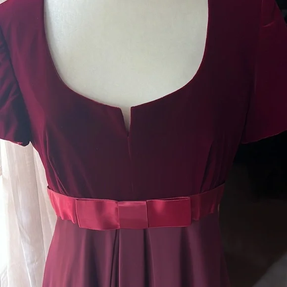 Elegant Burgundy Maxi Dress - Picture 2 of 5